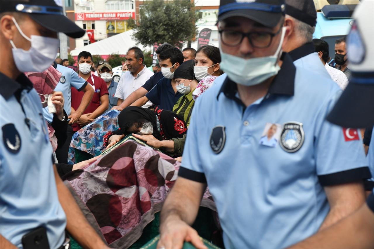 Sele Kapılarak Hayatını Kaybeden Özdemir Ailesi Son Yolculuğuna Uğurlandı