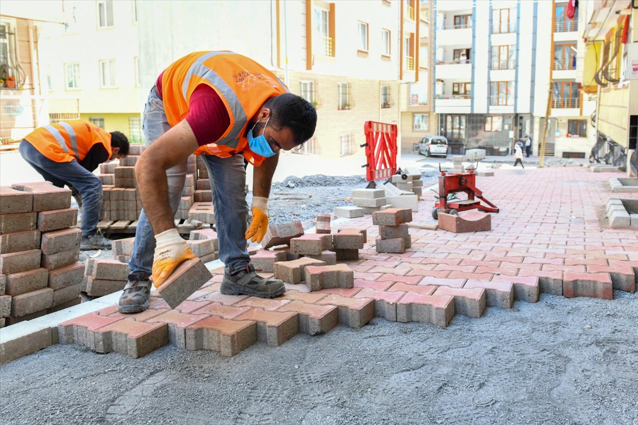 Esenyurt’un Yolları Yenilenmeye Devam Ediyor