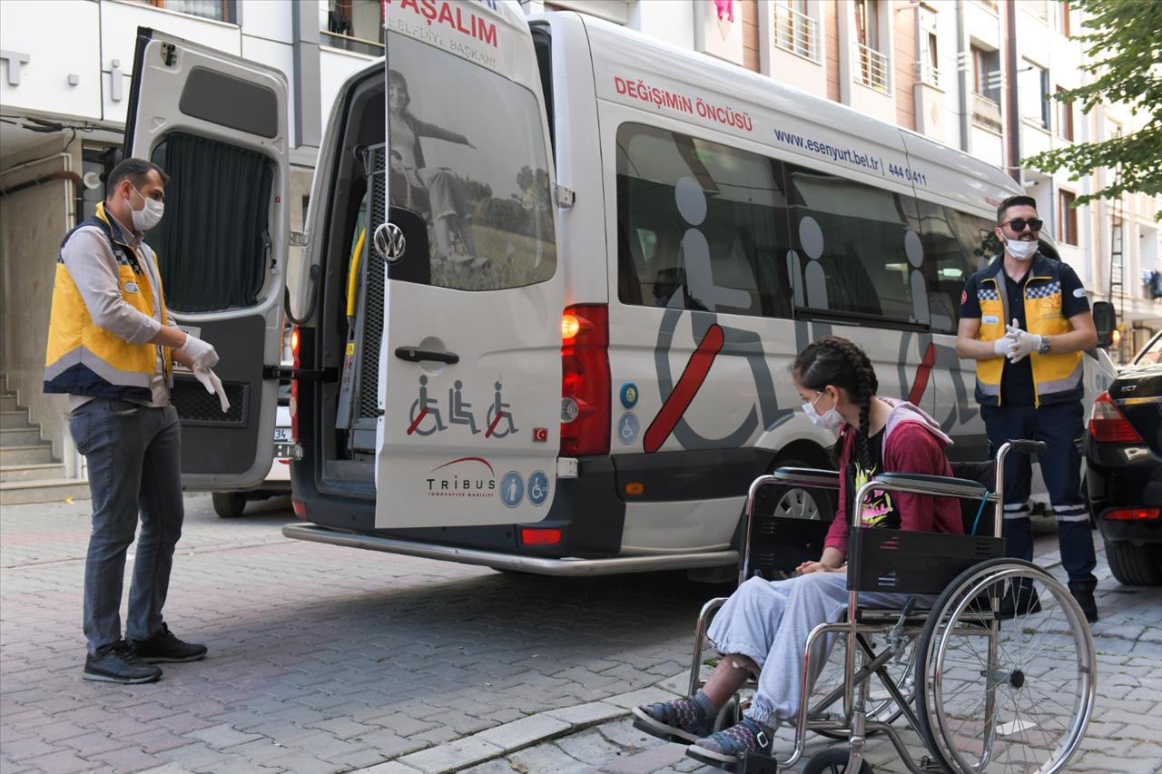 Esenyurt’ta Ameliyat Olan Öğrenci, Hasta Nakil Aracıyla Sınava Götürüldü