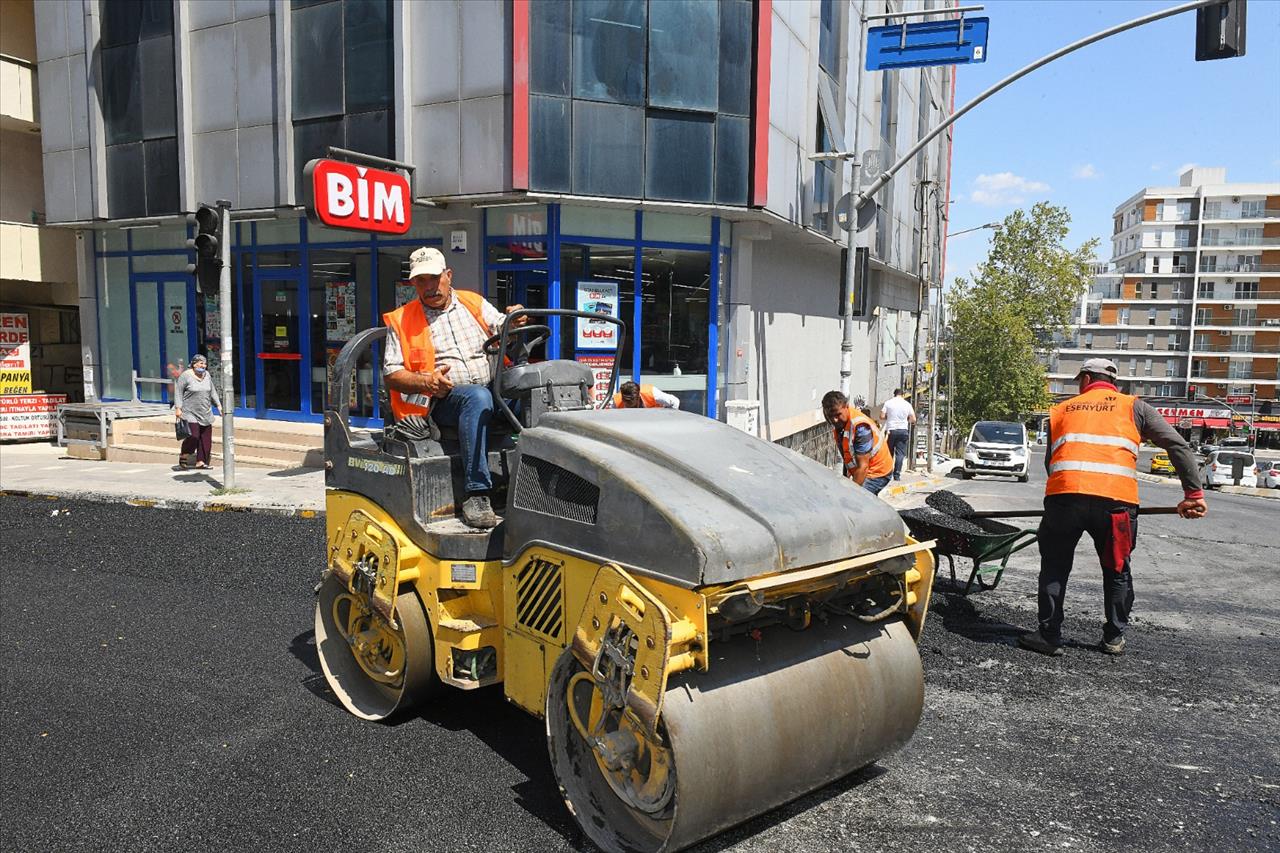 Esenyurt’ta Asfalt Çalışmaları Devam Ediyor