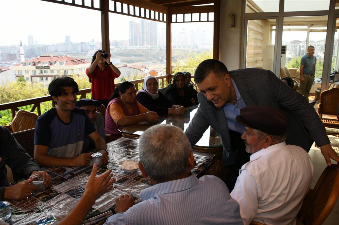 Başkan Bozkurt Yaşlılarla Çiğ Köfte Gününde Buluştu