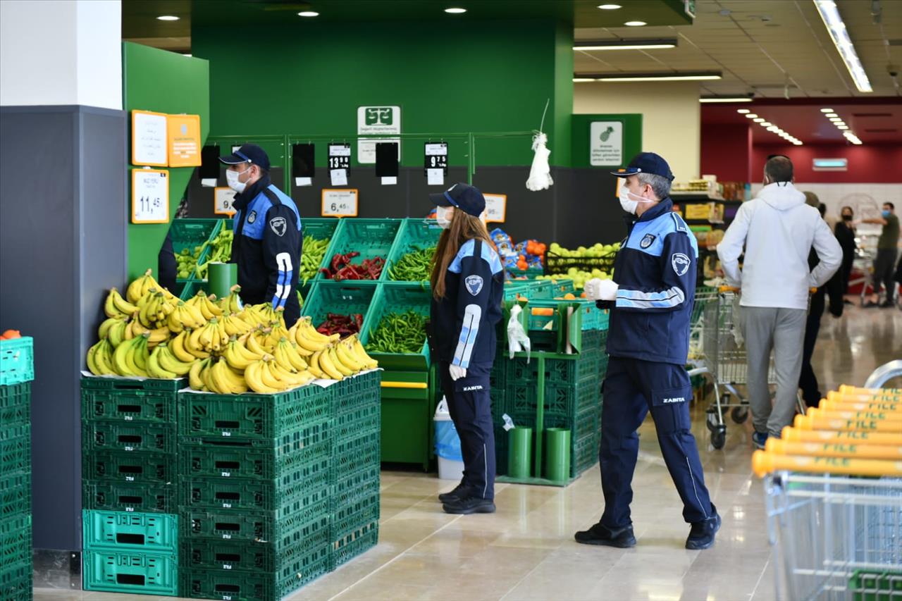 Esenyurt Zabıtasından Maske ve Sosyal Mesafe Denetimi