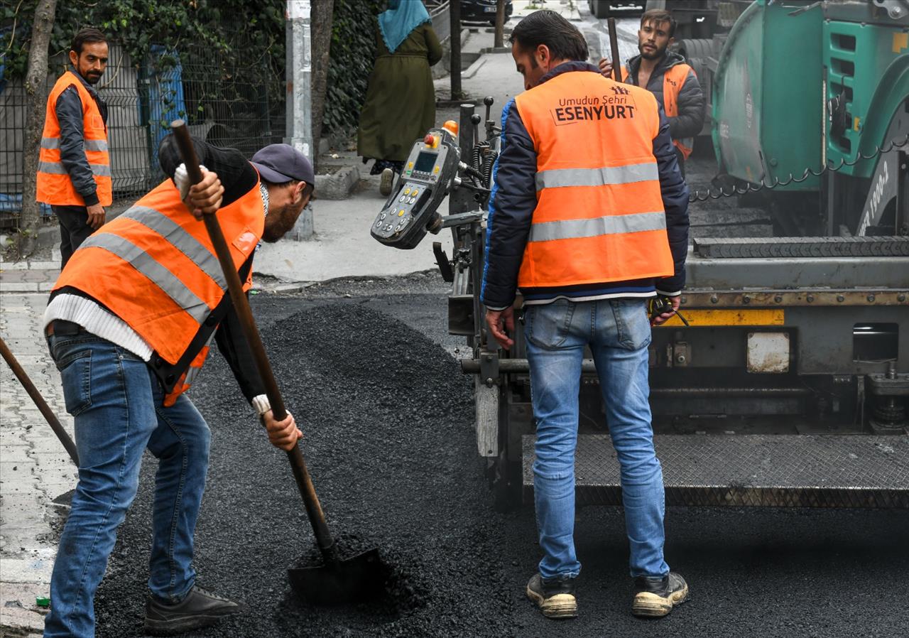 Esenyurt’ta Asfalt Çalışmaları Devam Ediyor