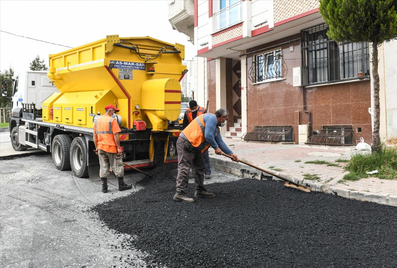 Esenyurt Belediyesi’nin Asfalt Robotu İşbaşı Yaptı