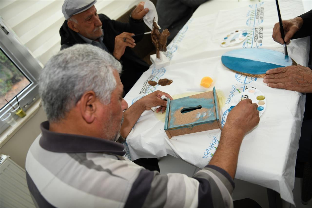 Esenyurt’un Ulu Çınarları Hem Üretiyor Hem de Kazanıyor