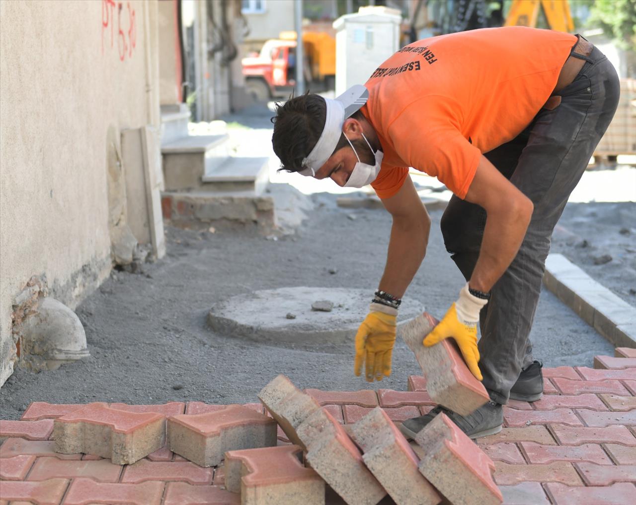 Esenyurt’un Yolları Yenileniyor