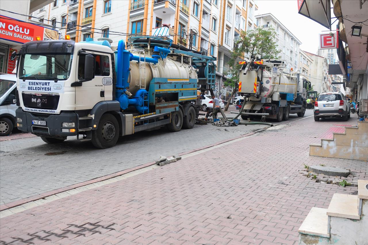 Esenyurt’ta Beklenen Sağanak Yağış Öncesi Gerekli Önlemler Alındı