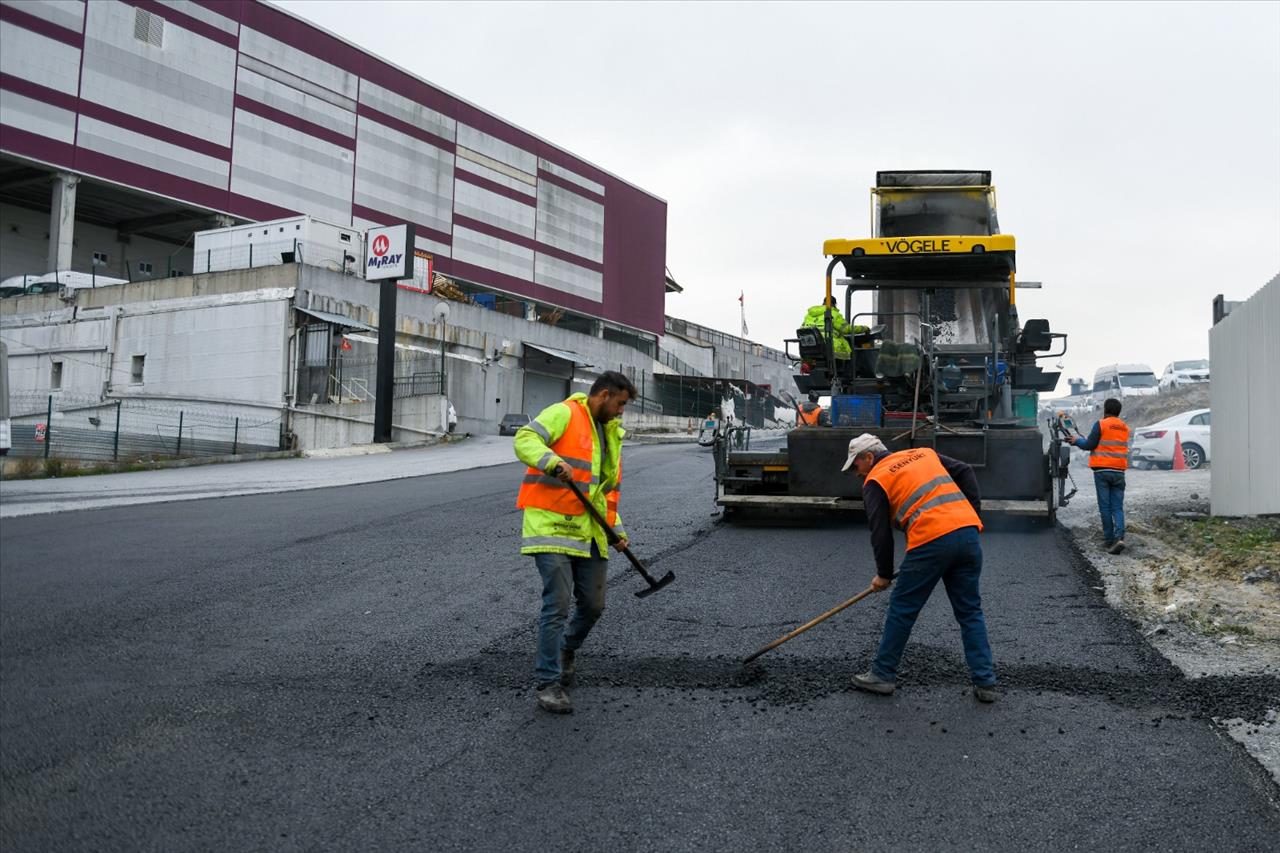 Esenyurt’ta Yollar Yenilenmeye Devam Ediyor