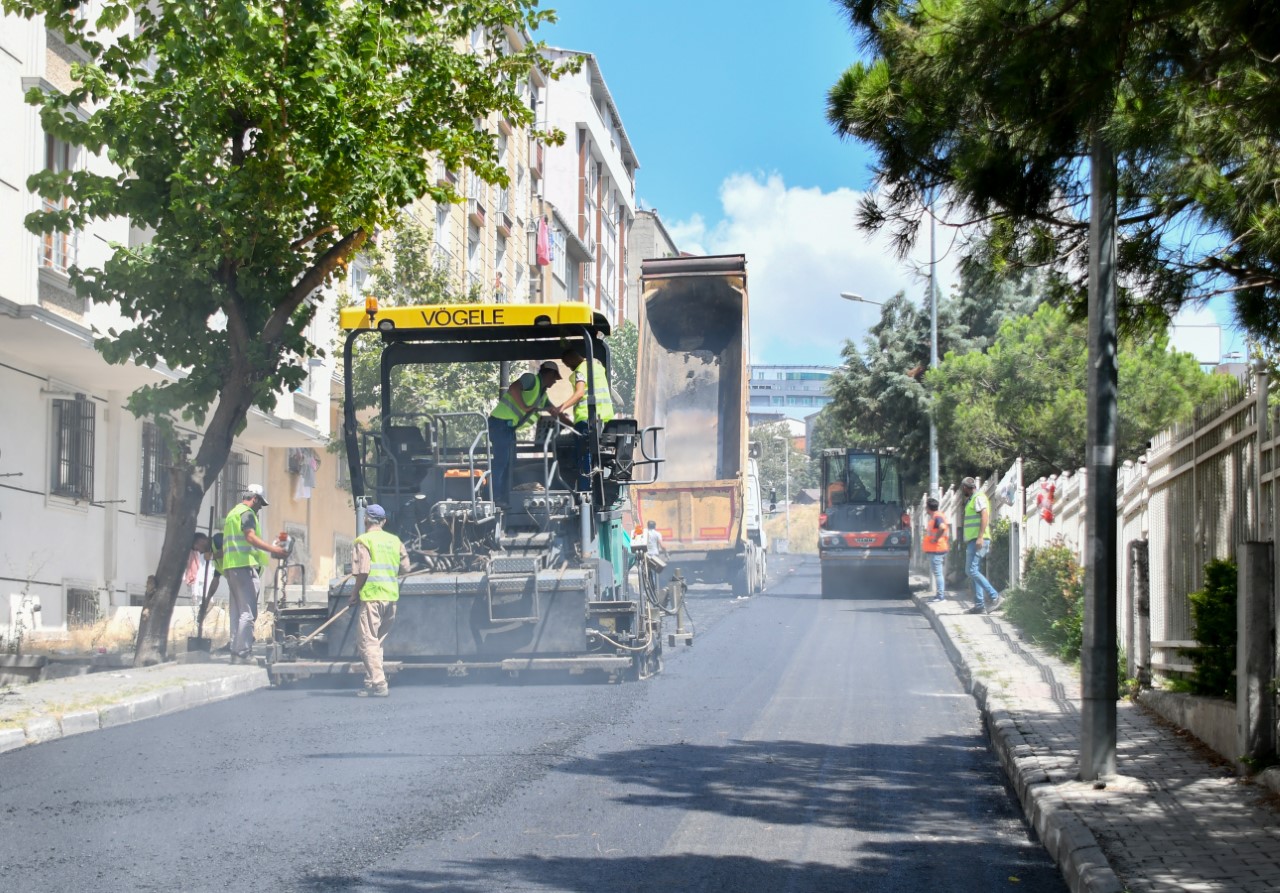 Esenyurt’un Yolları Yenileniyor