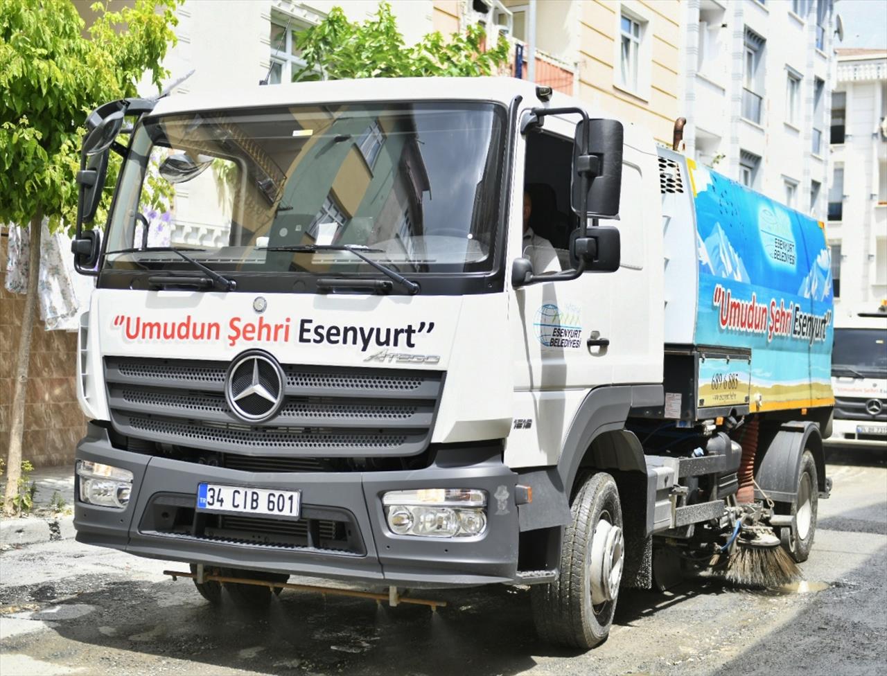 Esenyurt Belediyesi Selden Etkilenen Mahallelerde Çalışmalarına Devam Ediyor