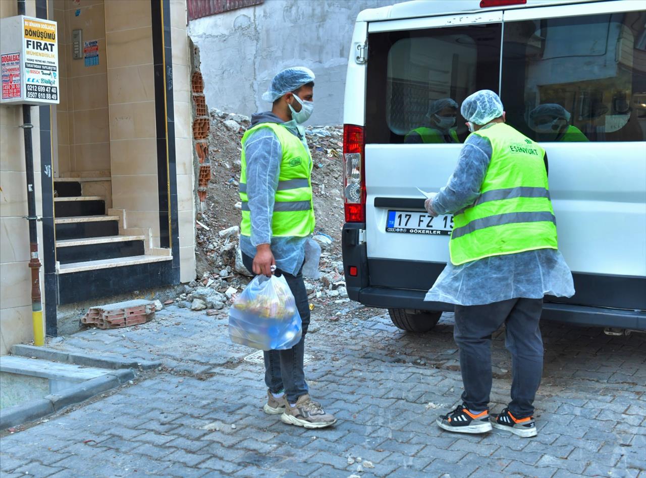 Esenyurt Belediyesi’nden Covid Tedavasi Görenlere Gıda Yardımı Devam Ediyor 