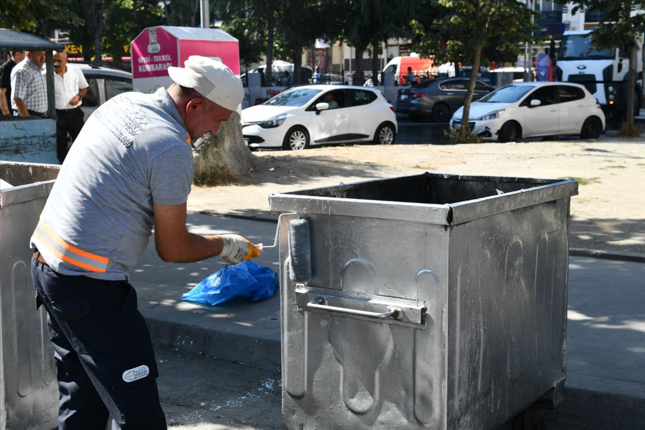 Esenyurt'ta Temizlik Seferberliği: Çöp Konteynerleri Yenileniyor ve Dezenfekte Ediliyor