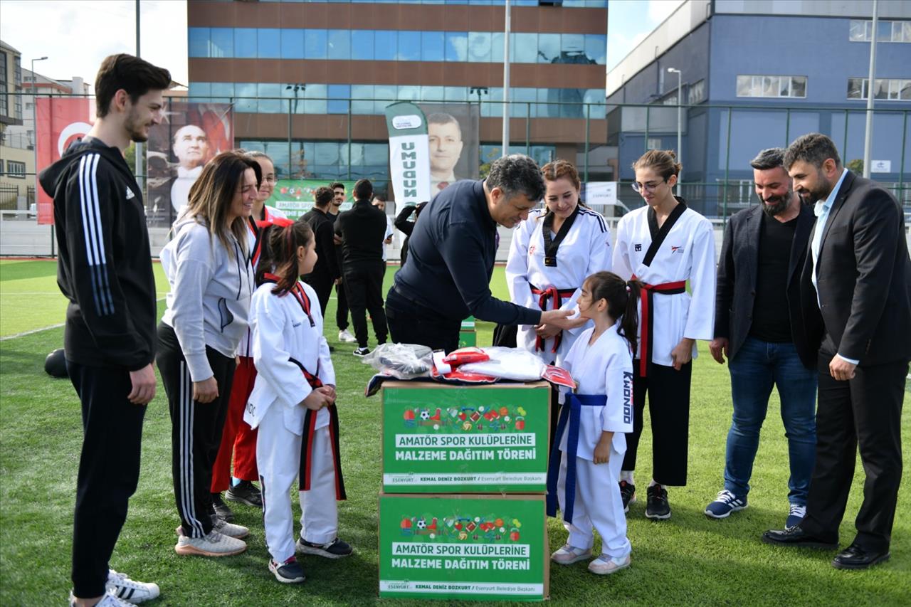 Başkan Bozkurt’tan Amatör Spor Kulüplerine Malzeme Desteği