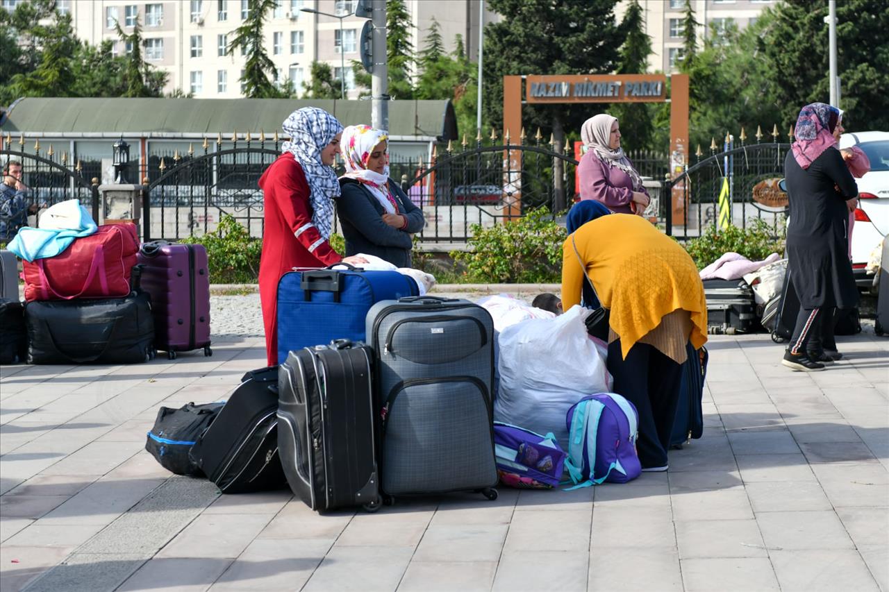 57 Suriyeli Daha Esenyurt’tan Ülkelerine Döndü