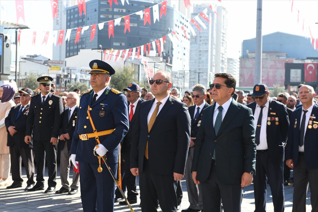 Esenyurt’ta 29 Ekim Coşkusu Sürüyor