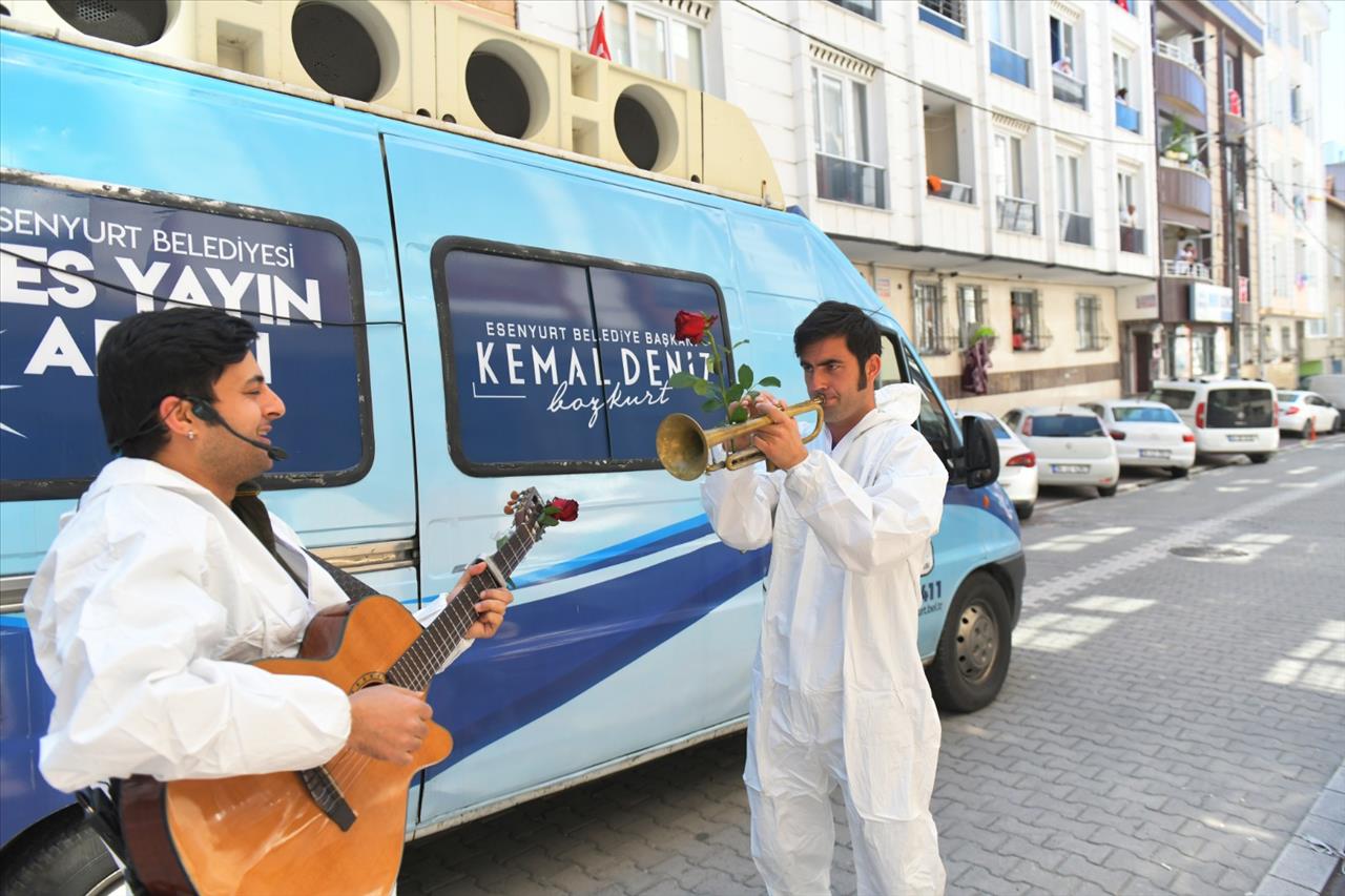 Esenyurtlu Annelere Sıradışı Kutlama 