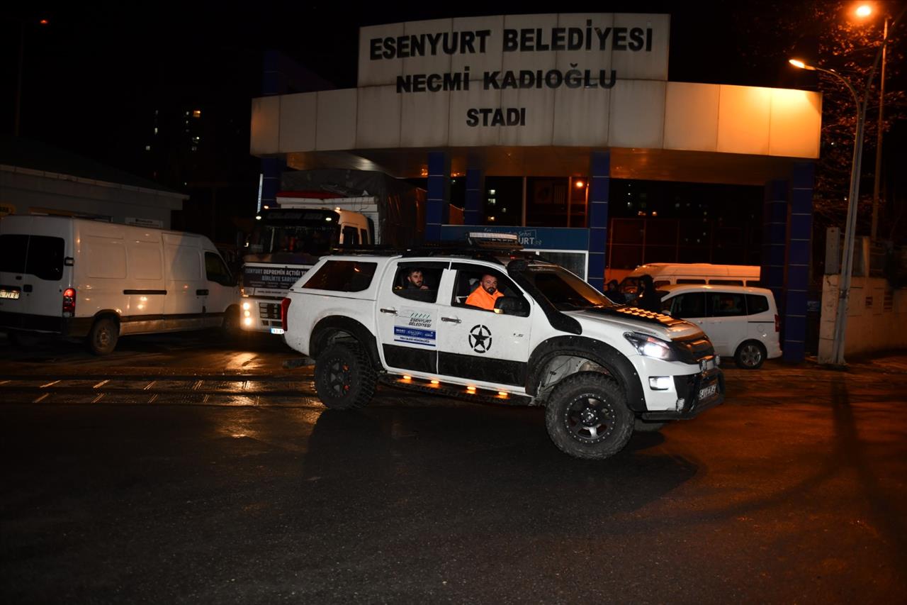 Esenyurt’tan Deprem Bölgesine Yardım Yağdı