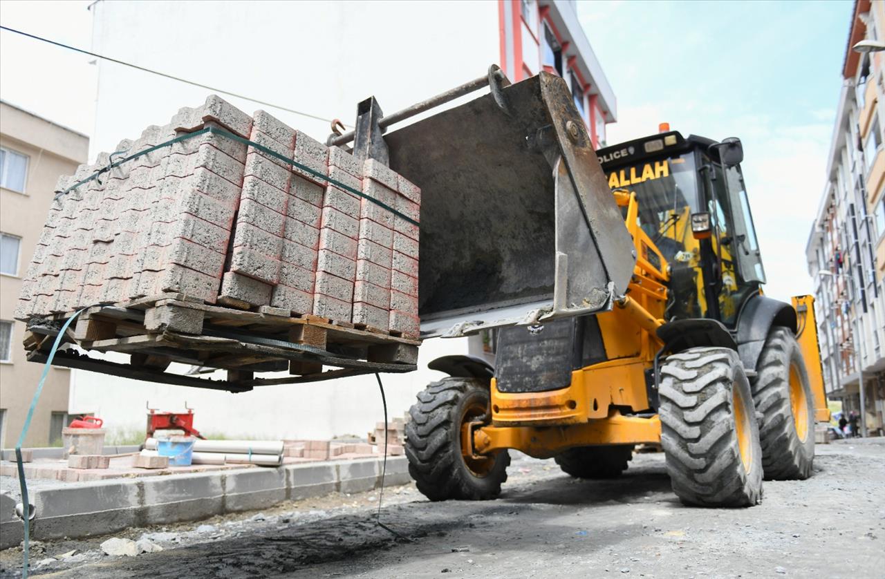 Esenyurt’ta Yollar Yenileniyor, Cadde Ve Sokaklar Güzelleşiyor