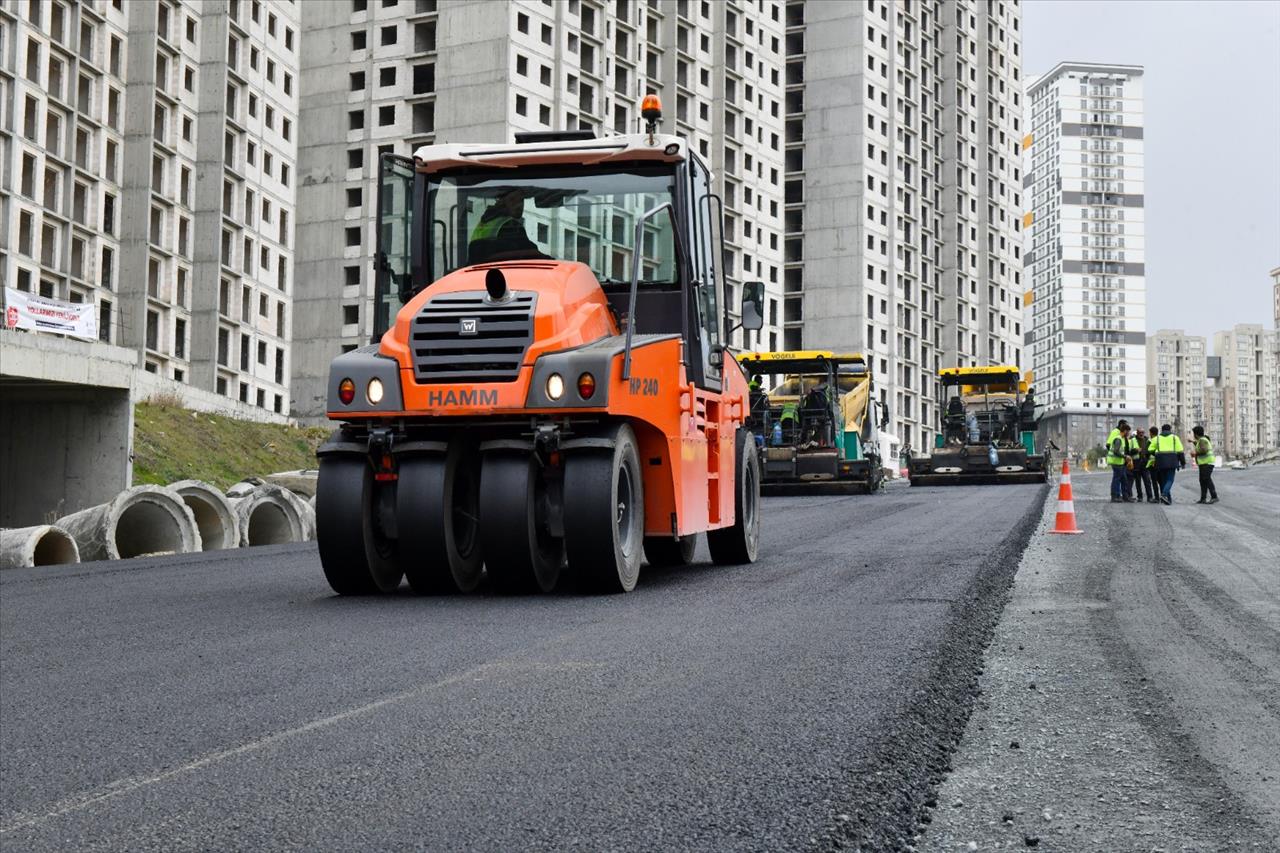 Esenyurt’ta Yollar Yenilenmeye Devam Ediyor