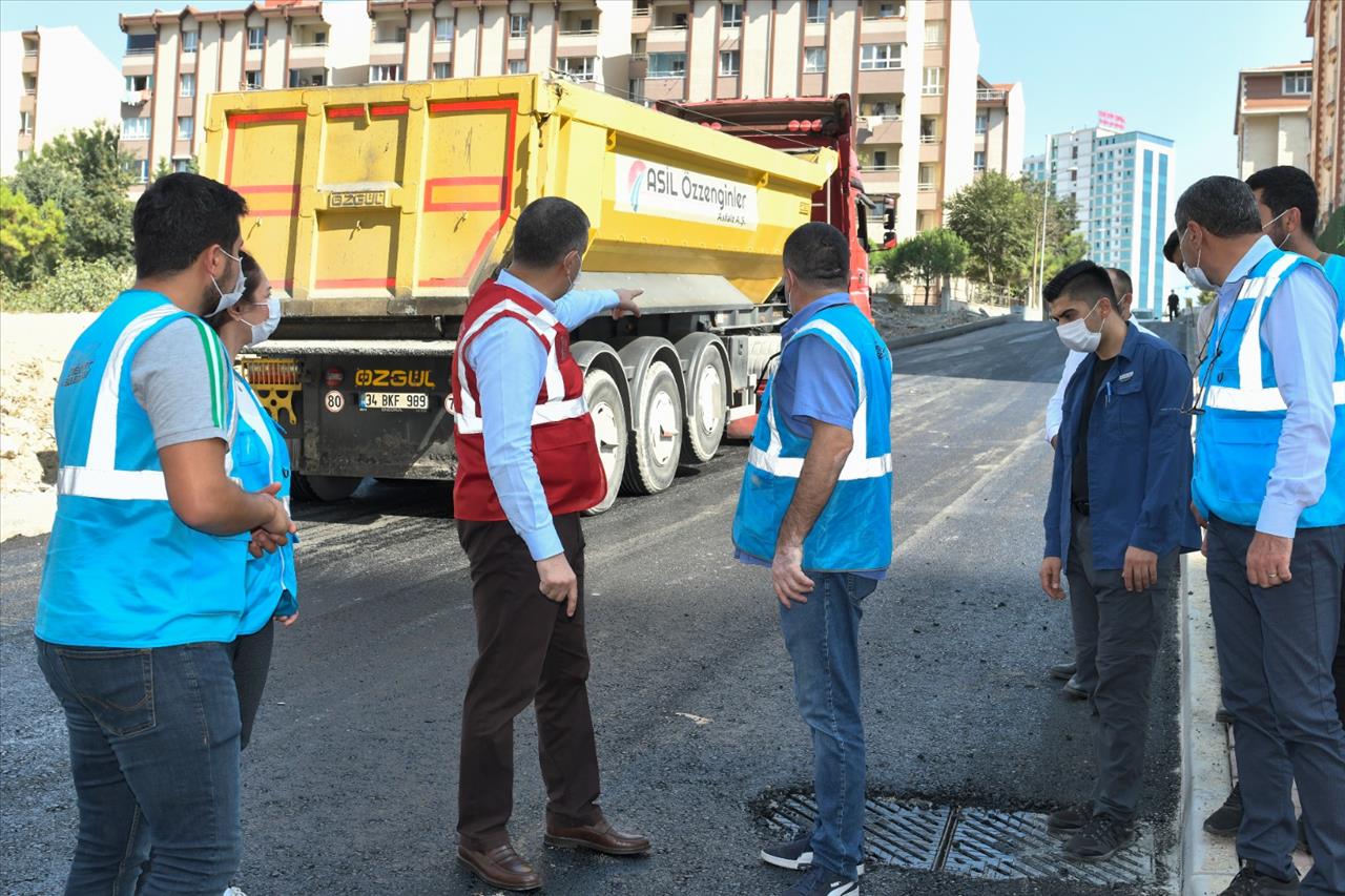 Başkan Bozkurt, Asfalt Ve Parke Çalışmalarını Yerinde İnceledi