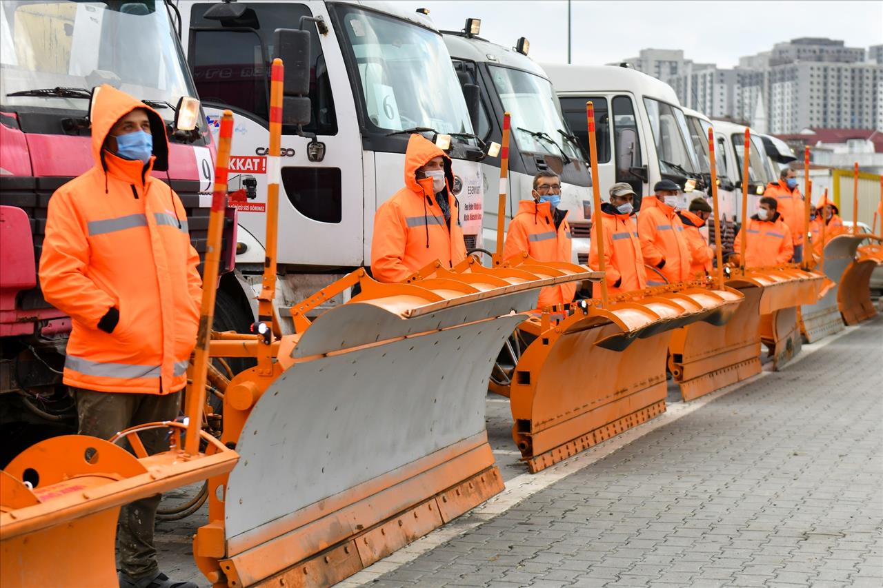 Esenyurt Belediyesi 66 Araç Ve 2 Bin Ton Tuz Stokuyla Kışa Hazır