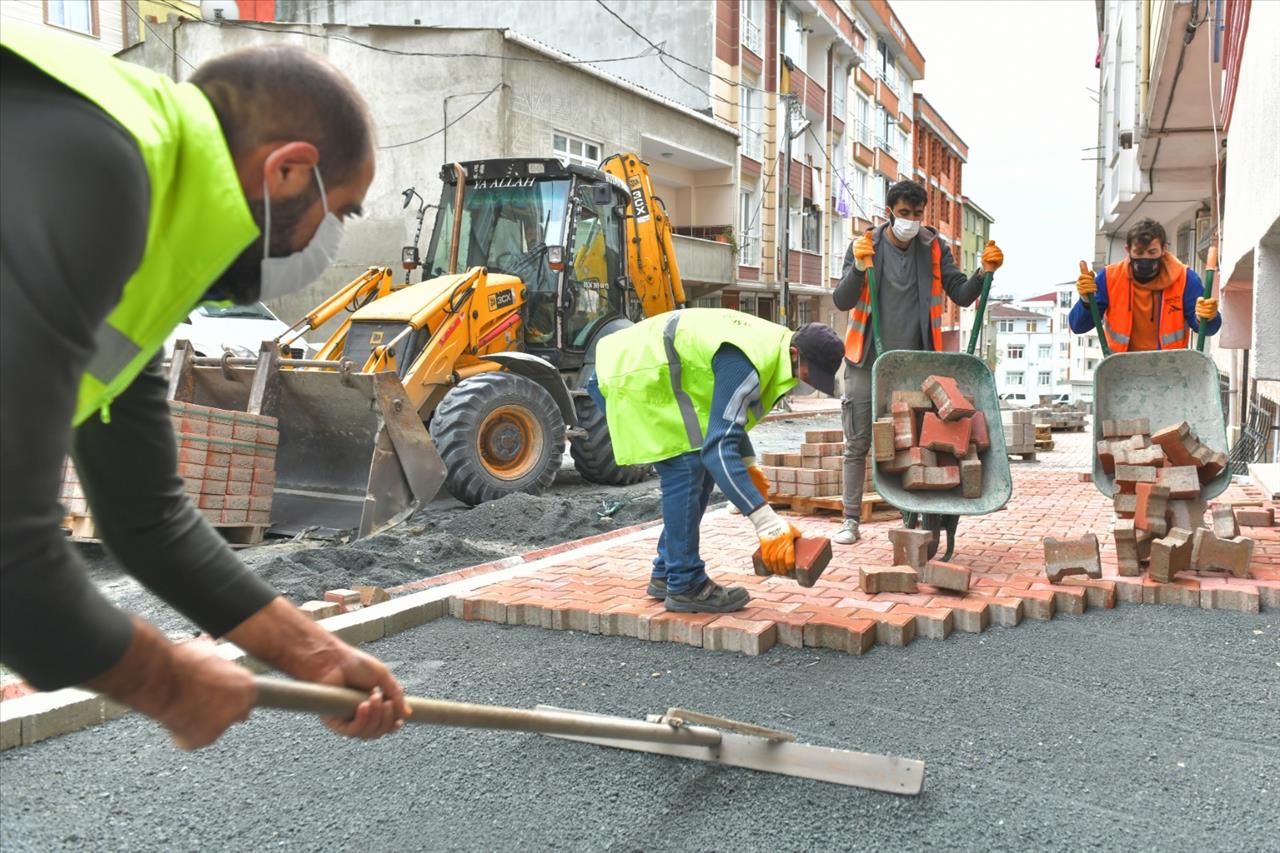 Esenyurt’ta Bozuk Yol Ve Kaldırımlar Yenilenmeye Devam Ediyor