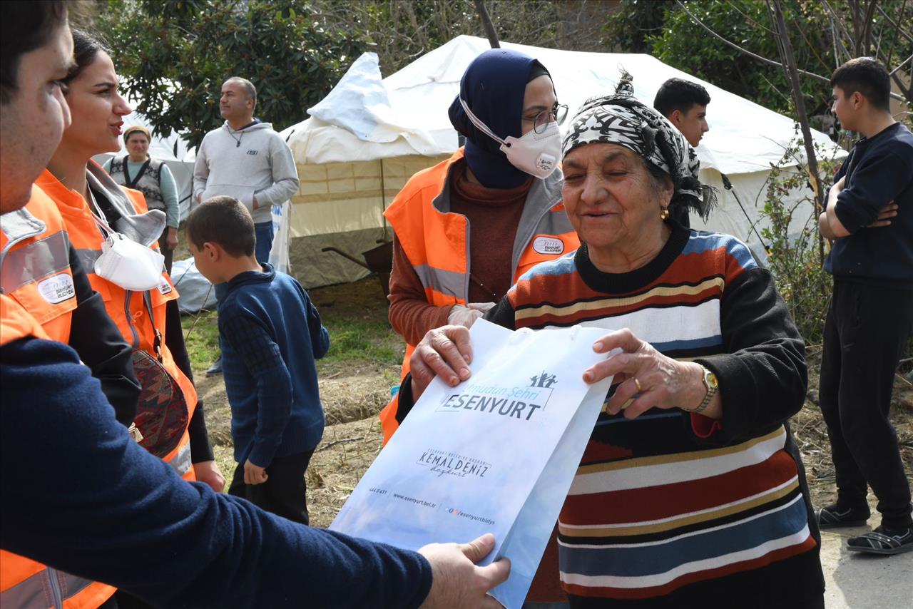 Esenyurtlu Kadınlar Hataylı Kardeşlerini Unutmadı