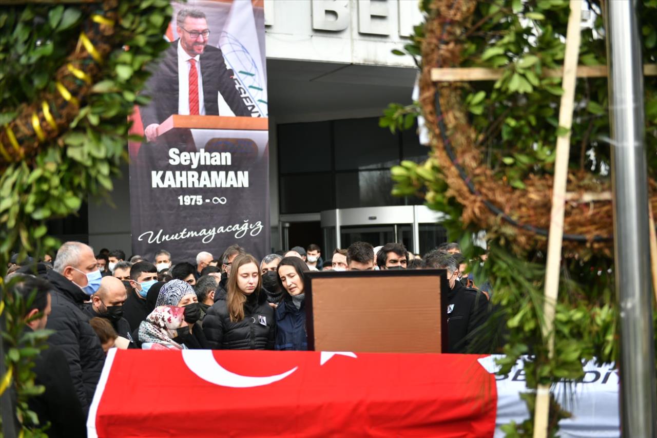 Esenyurtlular Kahraman’ı Son Yolculuğuna Uğurladı