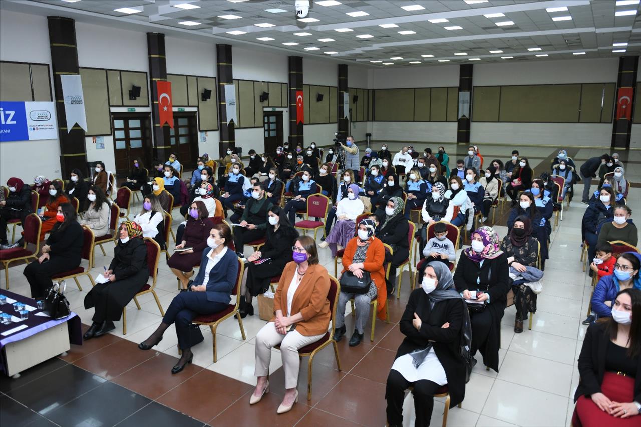 Esenyurt Belediyesi’nden “Kadının İnsan Hakları Semineri