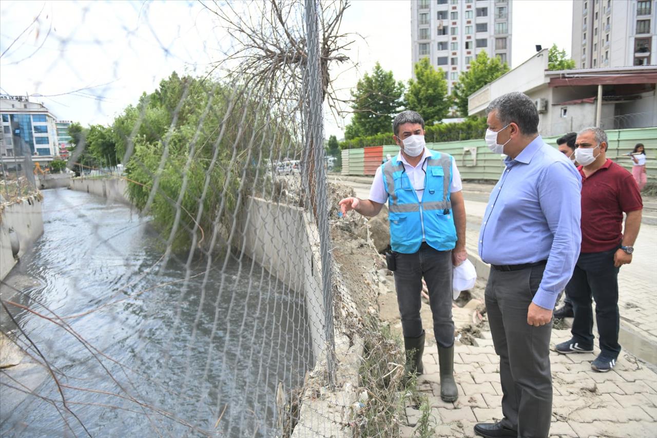 Esenyurt Belediyesi İle İbb, Selden Etkilenen Mahallelerde Çalışmaları Sürdürüyor