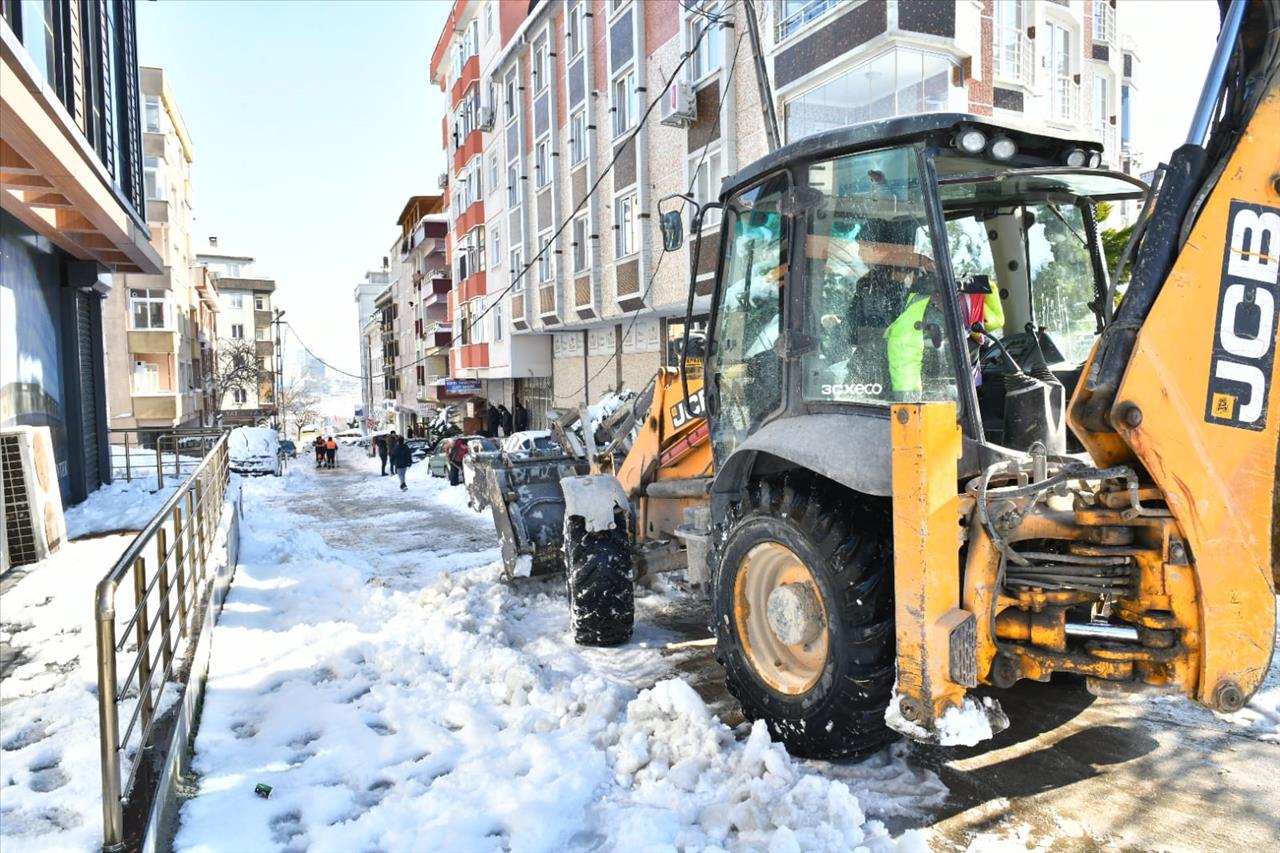 Esenyurt’ta Ara Sokaklar Da Trafiğe Açıldı