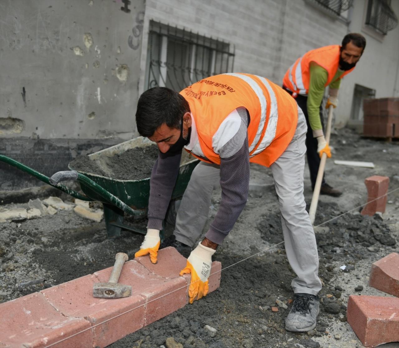 Esenyurt’ta Cadde Ve Sokaklar Yenileniyor