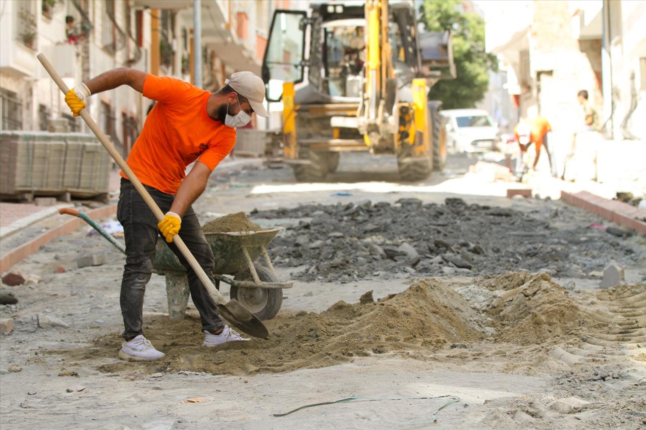 Esenyurt’ta Yol Bakım Çalışmaları Devam Ediyor