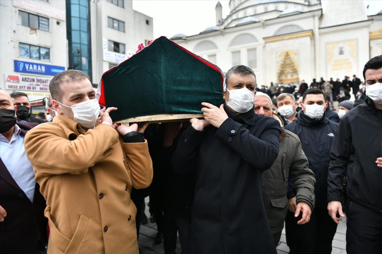 Esenyurtlular Kahraman’ı Son Yolculuğuna Uğurladı