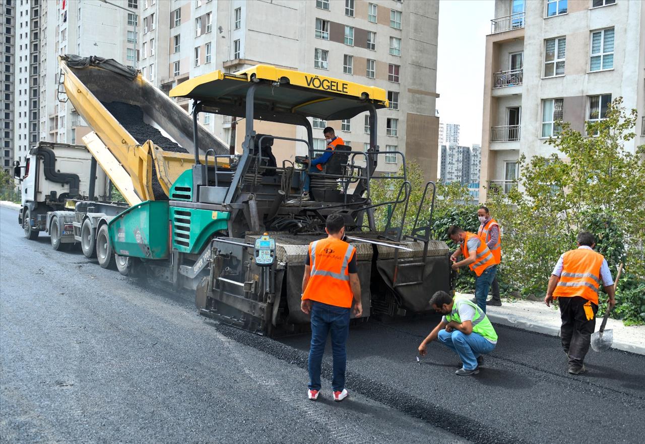 Esenyurt’ta Tahrip Olan Yollar Yenileniyor