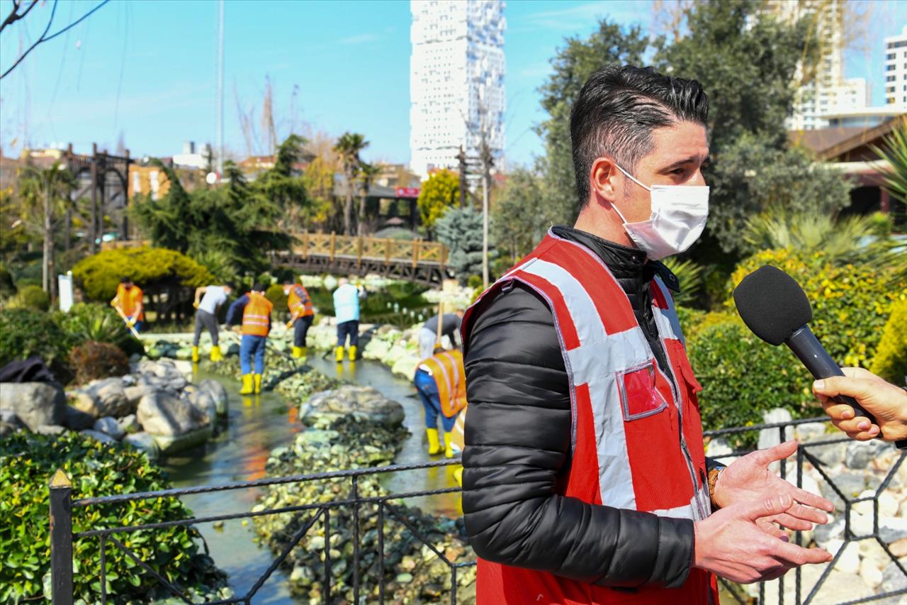 Esenyurt’un Parklarında Yaza Hazırlık Temizliği Devam Ediyor