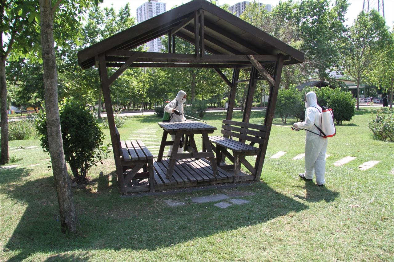 Esenyurt’ta Parklar Ve Piknik Alanları Dezenfekte Ediliyor