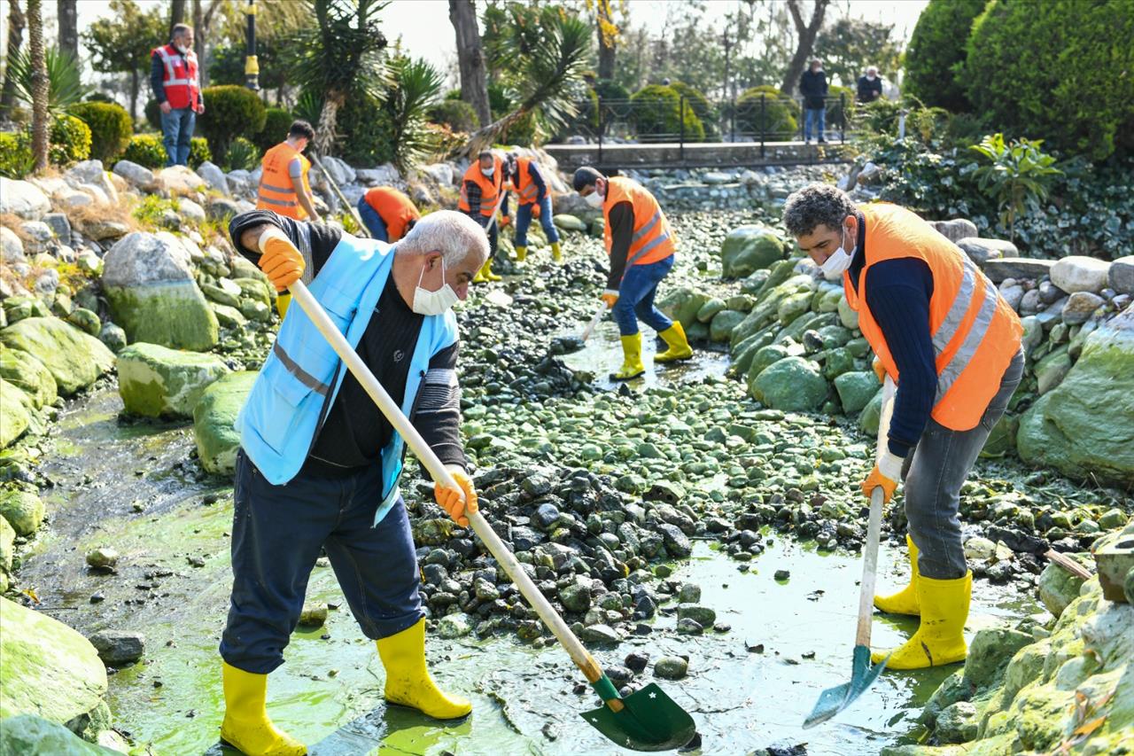 Esenyurt’un Parklarında Yaza Hazırlık Temizliği Devam Ediyor