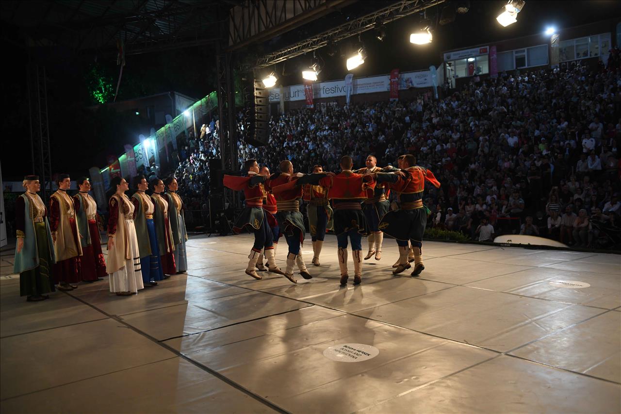 Barış Ve Kardeşlik Festivalinde Görkemli Final