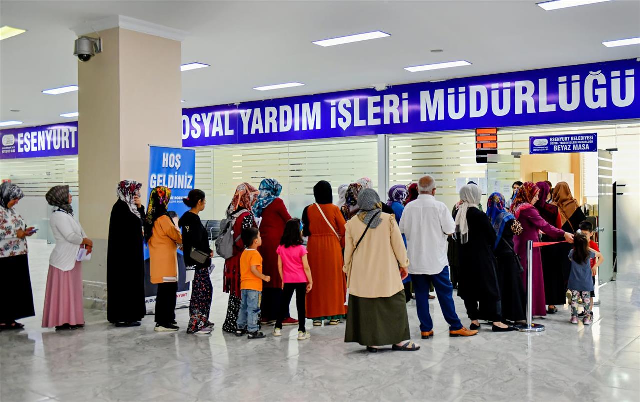 Öğrencilerin Kırtasiye Malzemeleri Esenyurt Belediyesi’nden