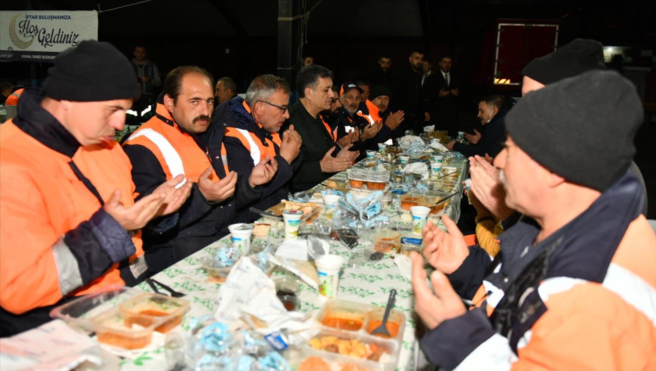 Başkan Bozkurt Çalışma Arkadaşlarıyla Ramazan Sofrasında Bir Araya Geldi