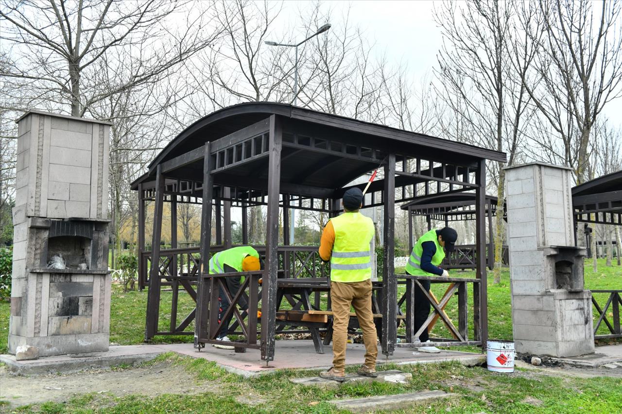 Esenyurt’ta Parklar Bahara Hazırlanıyor