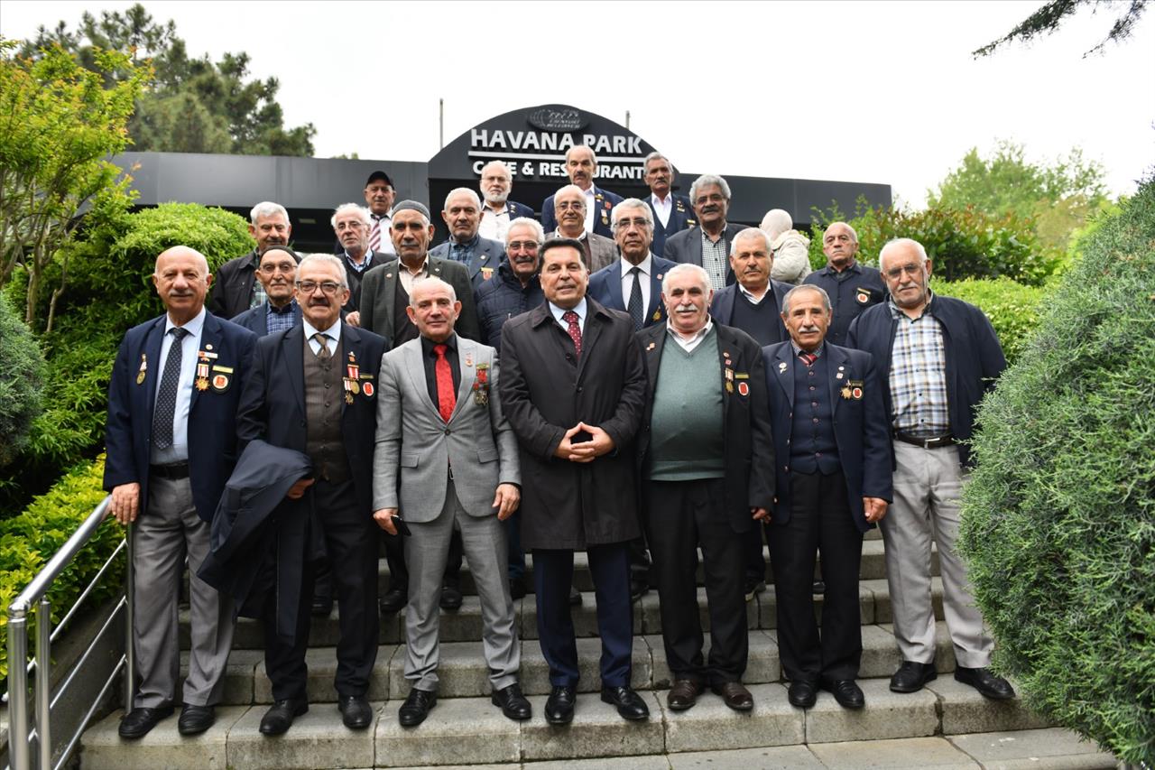 Başkan Özer Gaziler Ve Şehit Aileleri İle Bir Araya Geldi