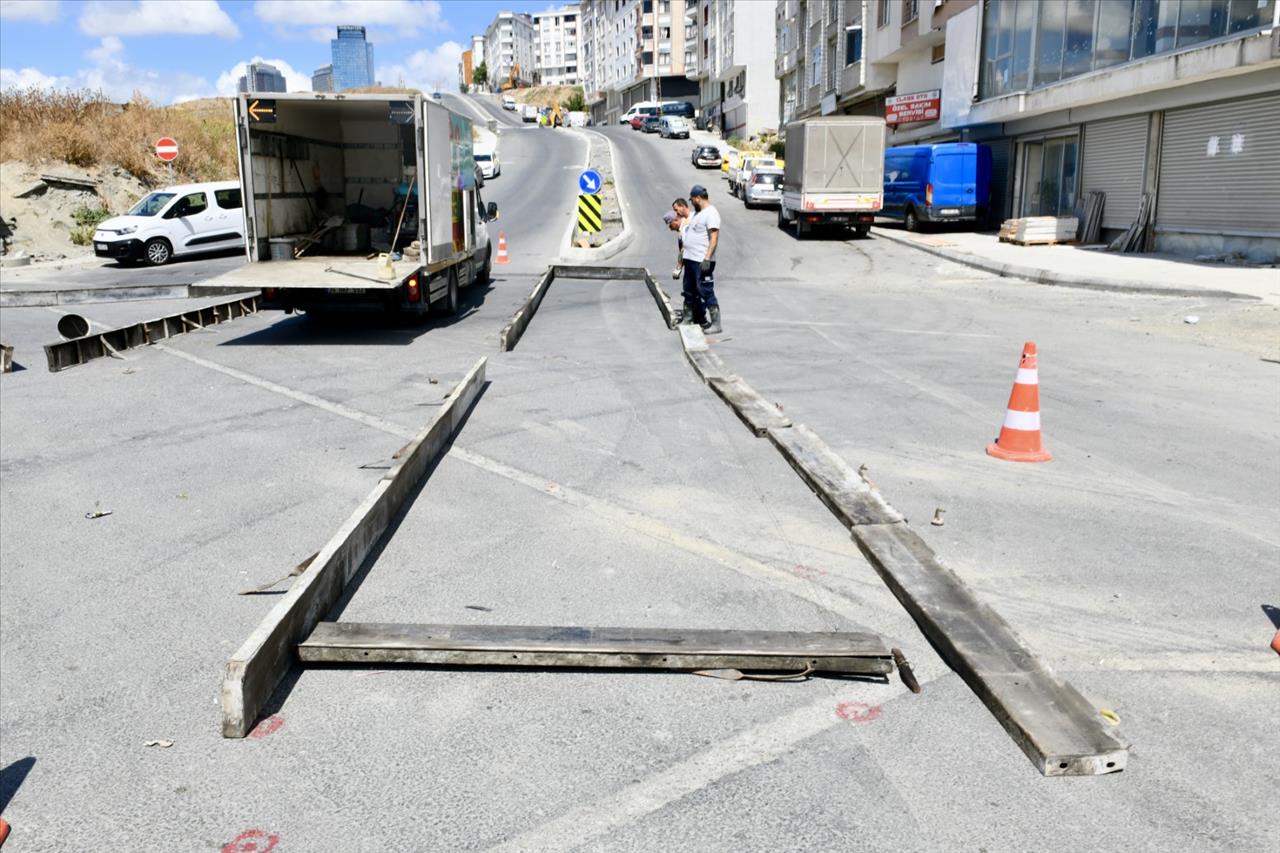 Esenyurt’ta 3 Ana Arteri Birbirine Bağlayan Kavşak Güvenli Hale Getiriliyor