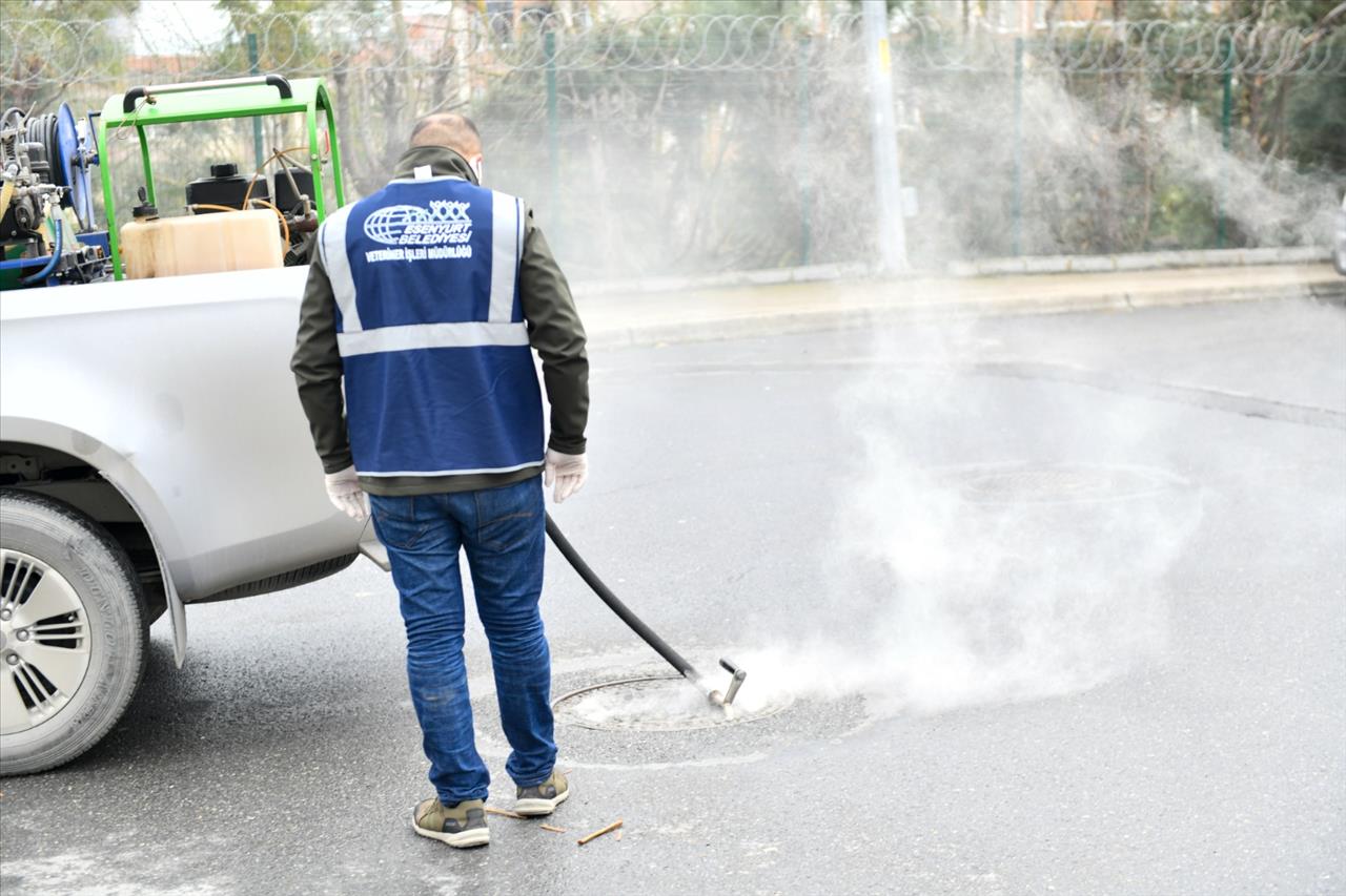 Halk Sağlığı İçin Rögarlar İlaçlanıyor