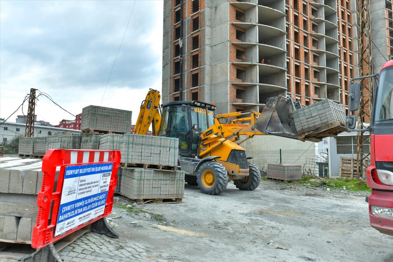 Esenyurt’ta Bozuk Yol Ve Kaldırımlar Yenilenmeye Devam Ediyor