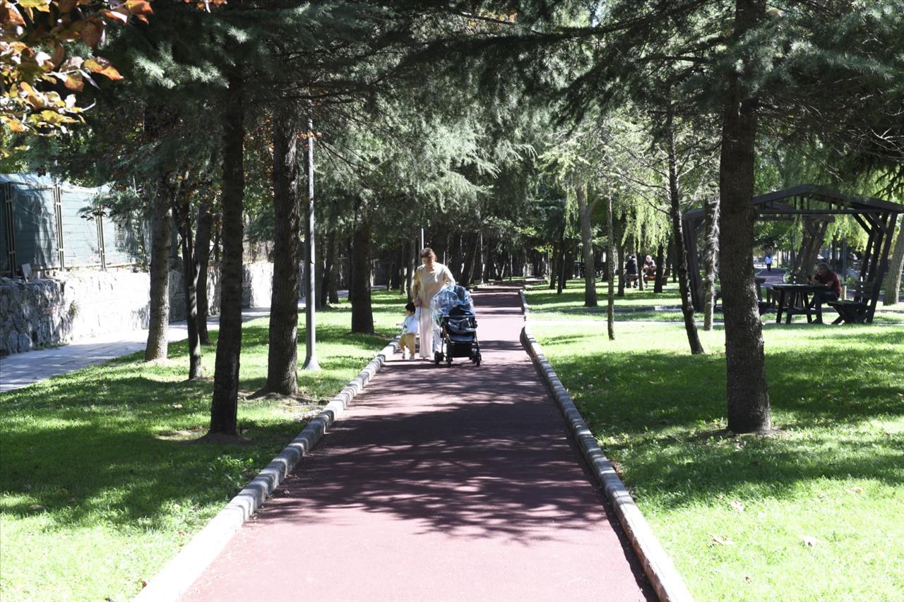 Atatürk Yürüyüş Parkı’nın Yolları Yenilendi