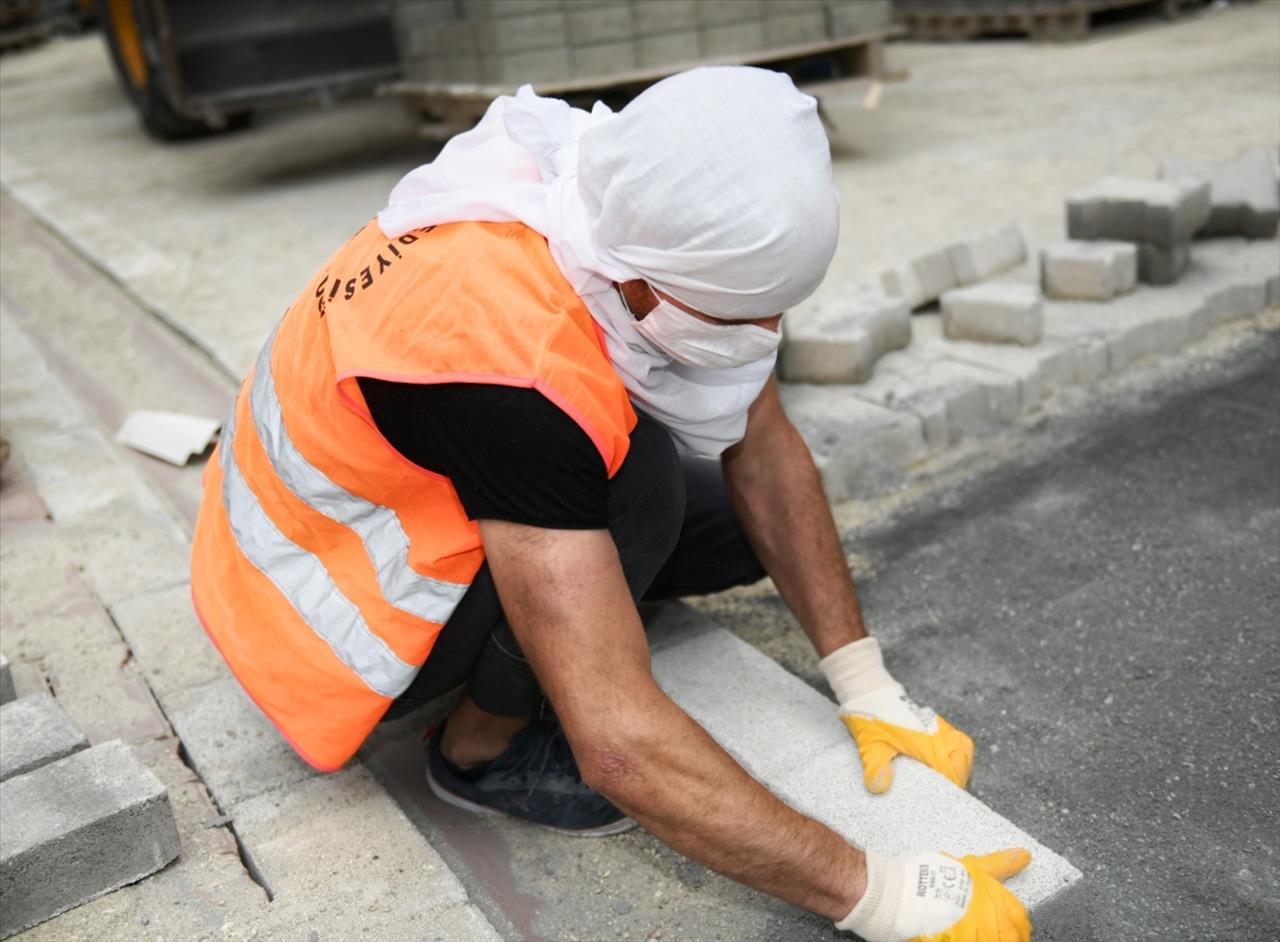 Esenyurt’ta Cadde Ve Sokaklar Yenileniyor