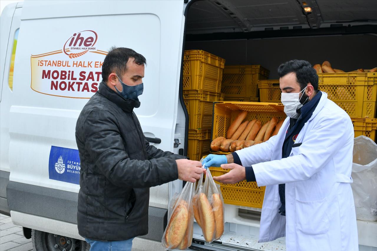 İBB’nin 2 Mobil Halk Ekmek Büfesi Esenyurt’ta Hizmet Veriyor