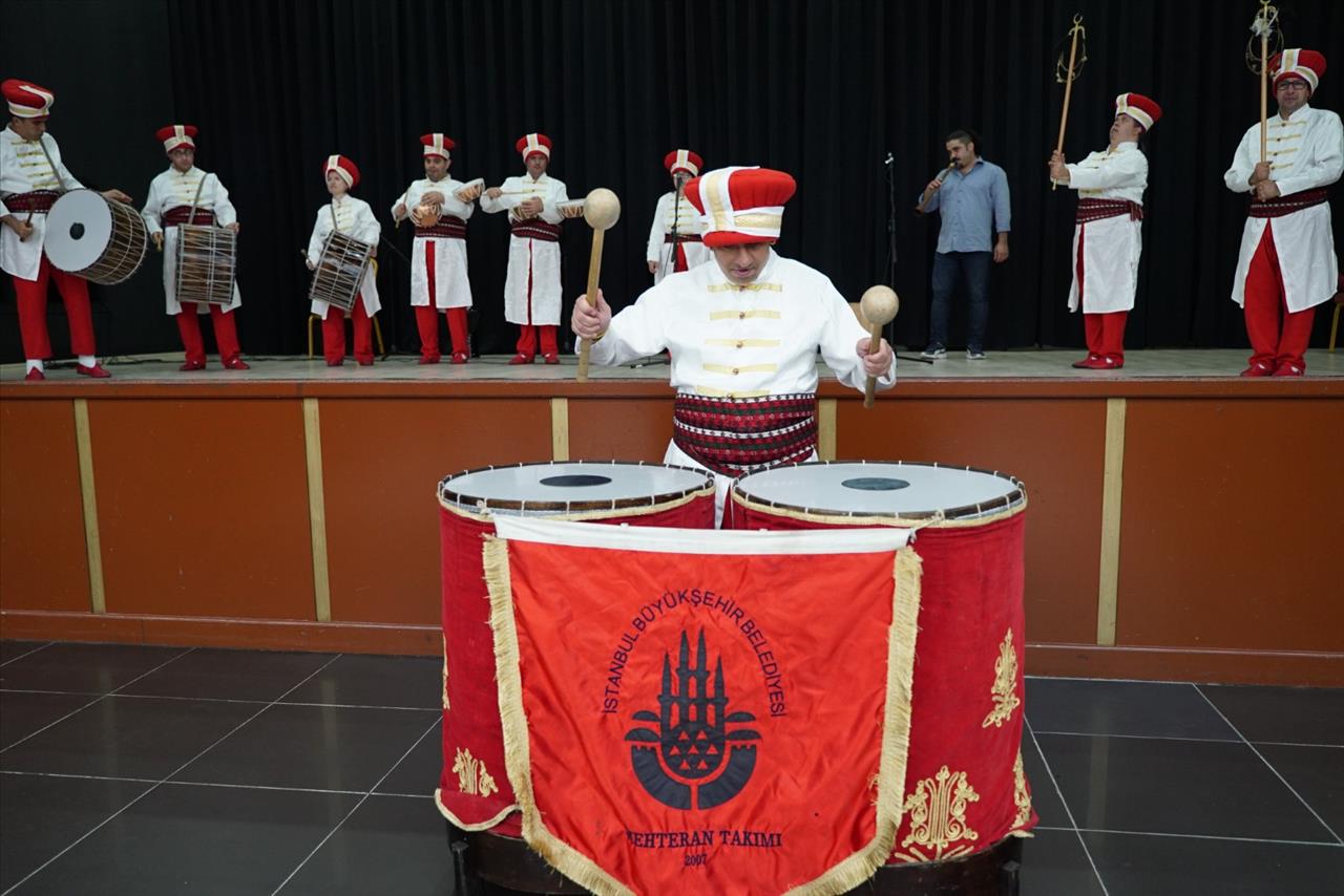 Esenyurt’ta Engelli Gençler İçin Temsili Asker Eğlencesi